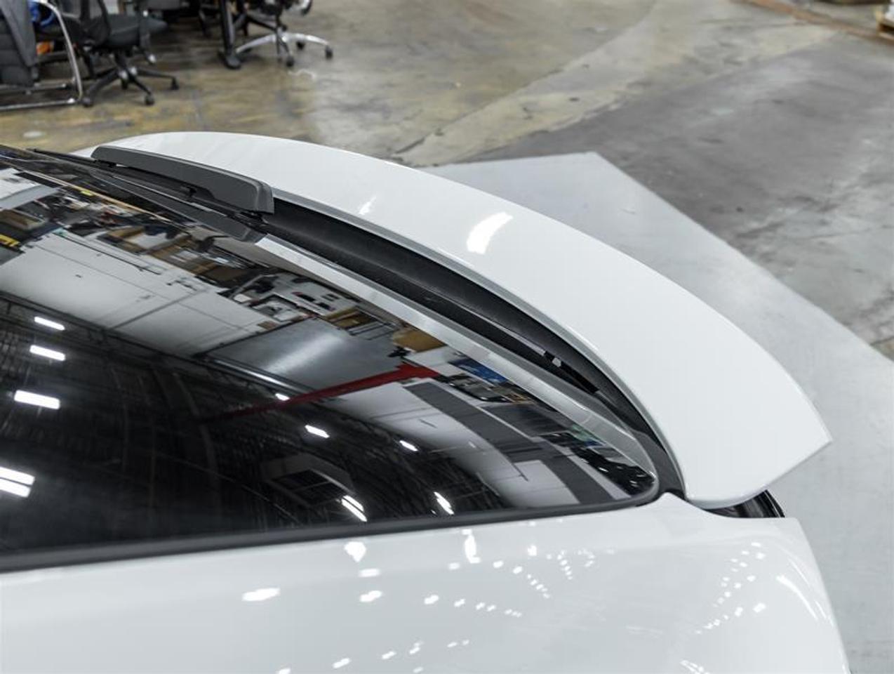 2026 Porsche Macan  Photo3