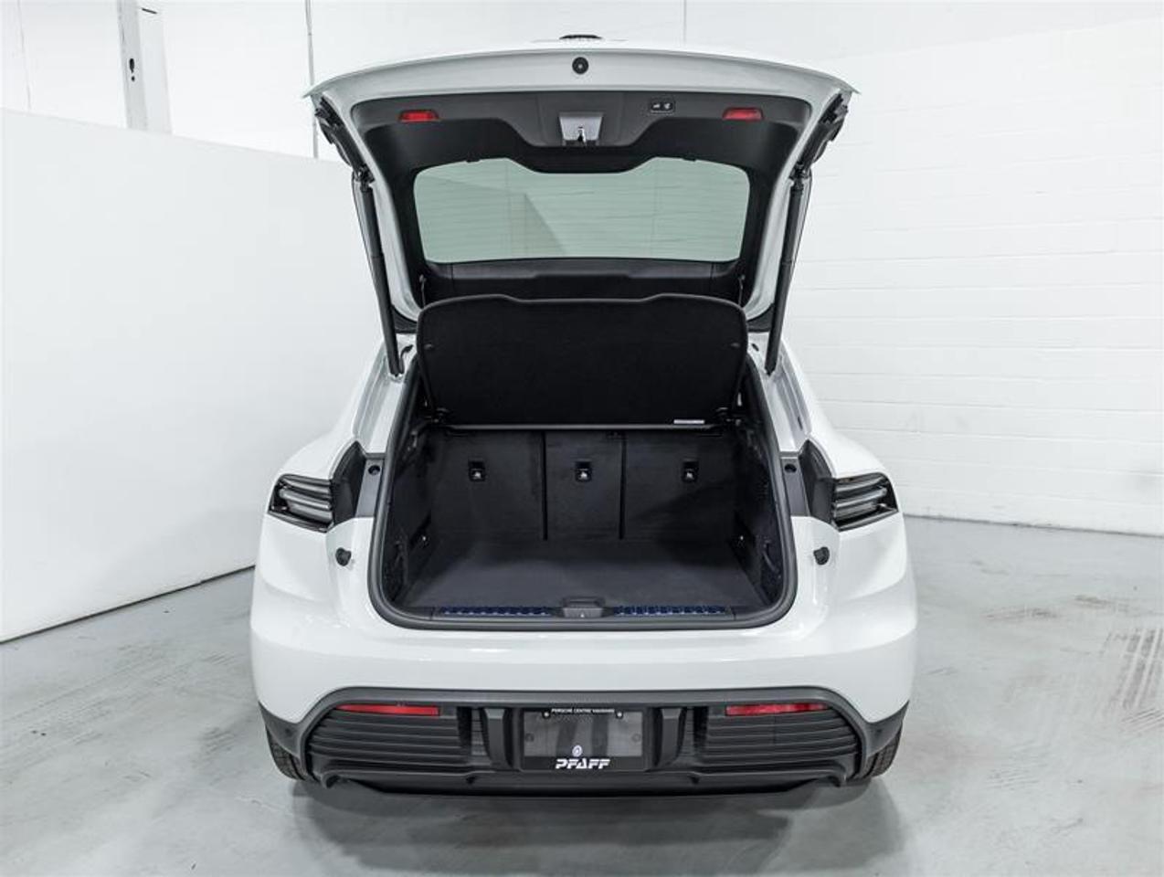 2026 Porsche Macan  Photo5