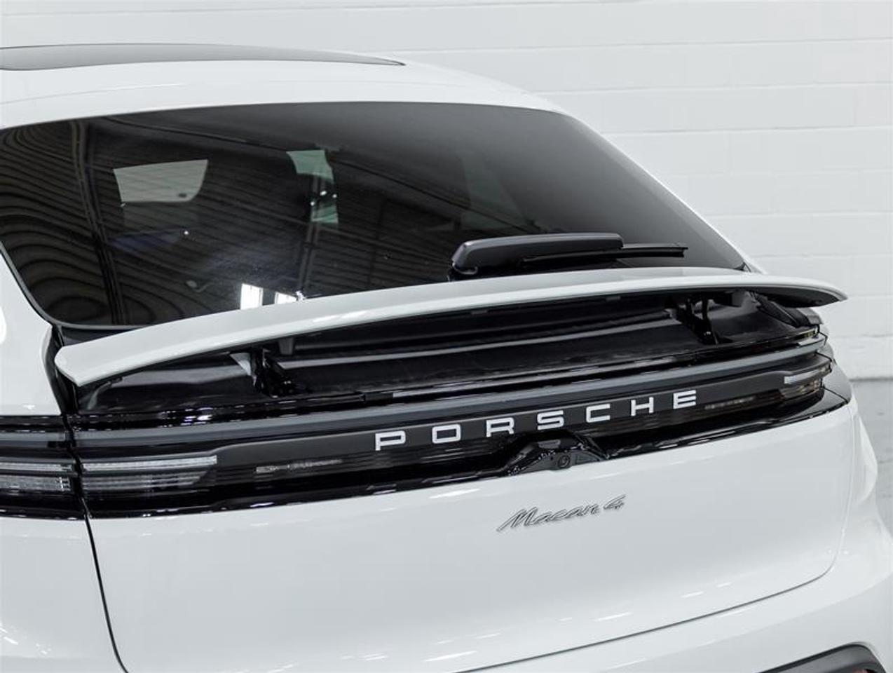 2026 Porsche Macan  Photo