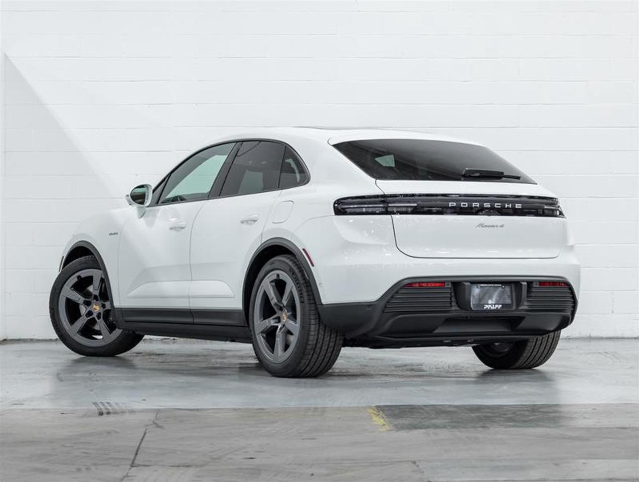 2026 Porsche Macan  Photo