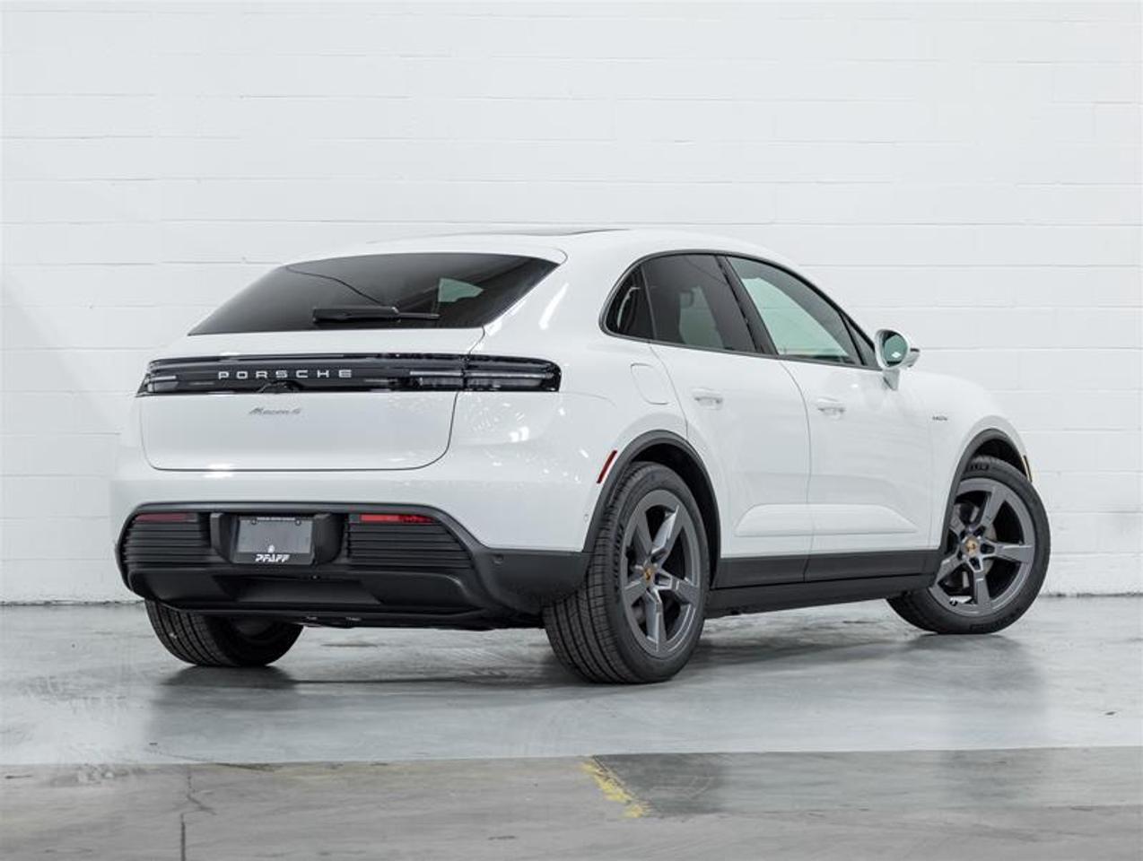 2026 Porsche Macan  Photo