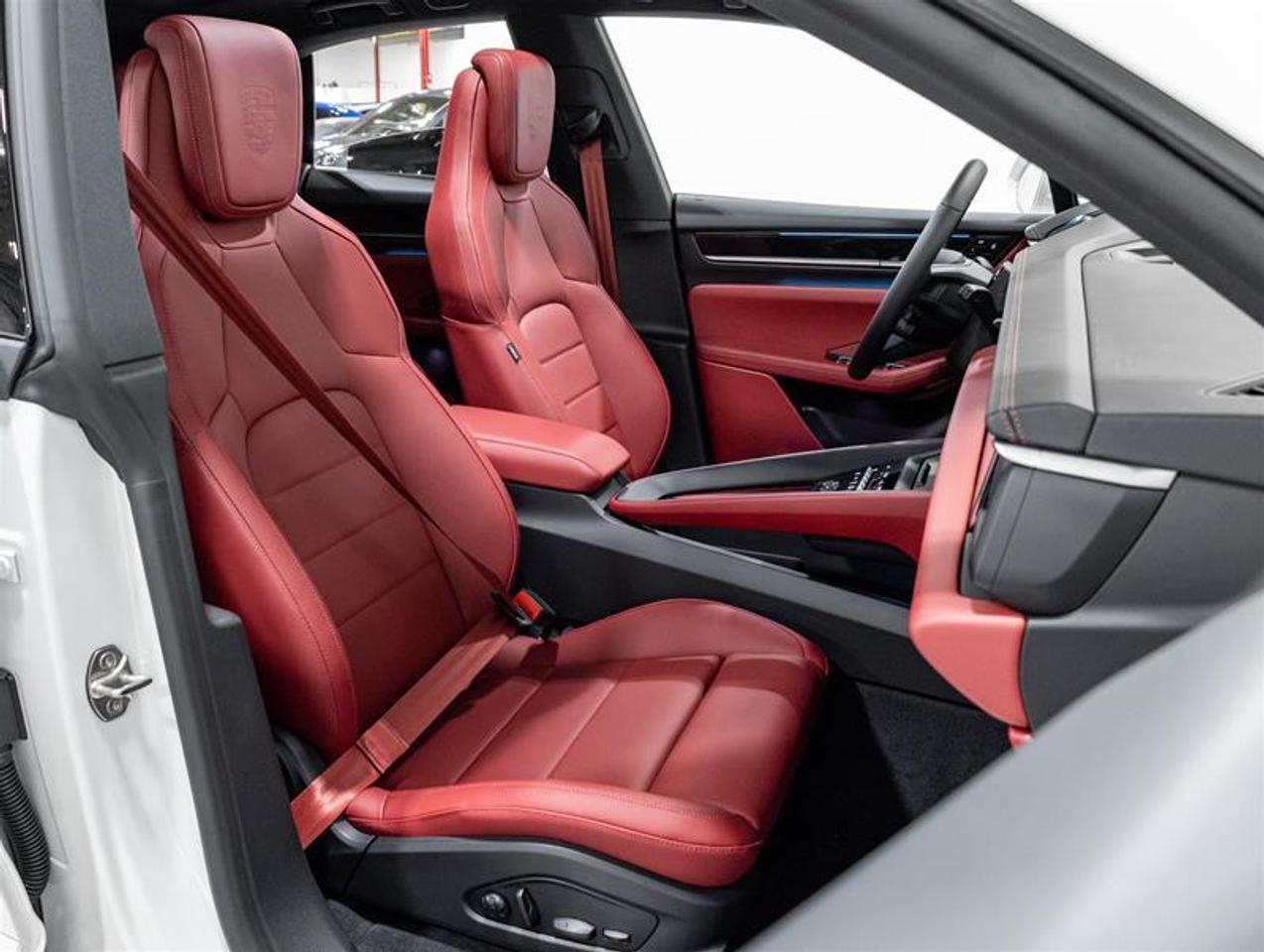 2026 Porsche Macan  Photo