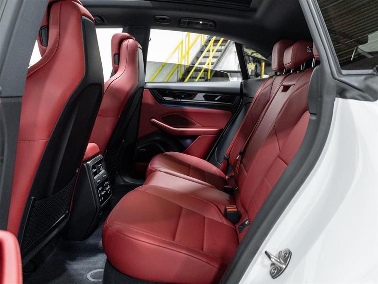 2026 Porsche Macan  Photo