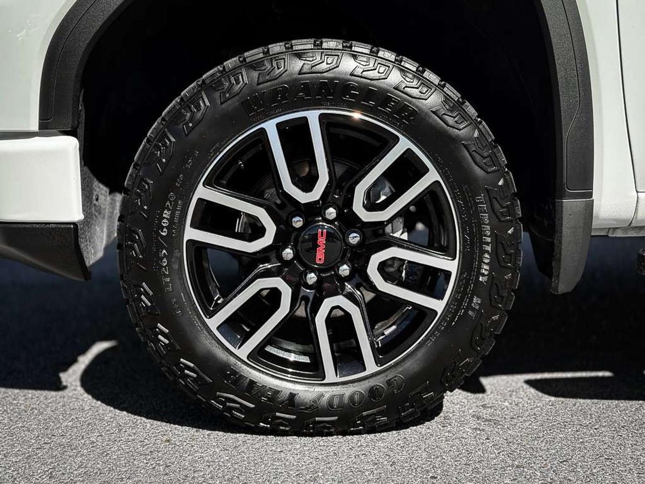 2026 GMC Sierra 1500 AT4   AT4 PREMIUM   HEAD-UP DISPLAY   SUNROOF   360 CAMERA   BOSE AUDIO   VENTILATED SEATS Photo