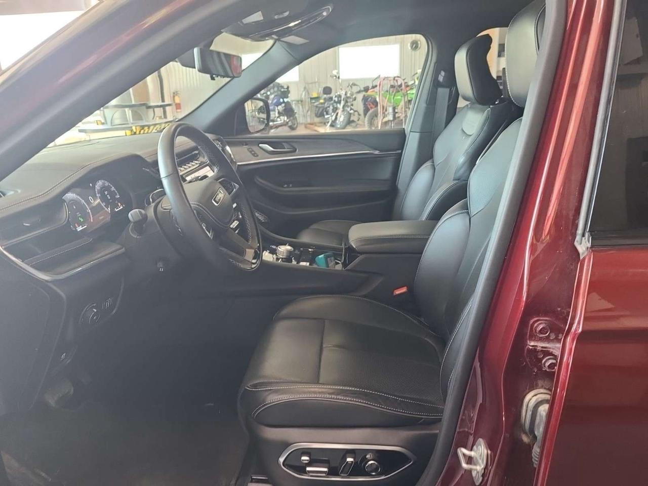 2025 Jeep Grand Cherokee Overland   SEATBACK SCREENS   MASSAGING LEATHER   MCINTOSH AUDIO   NIGHT VISION   PANORAMIC SUNROOF Photo