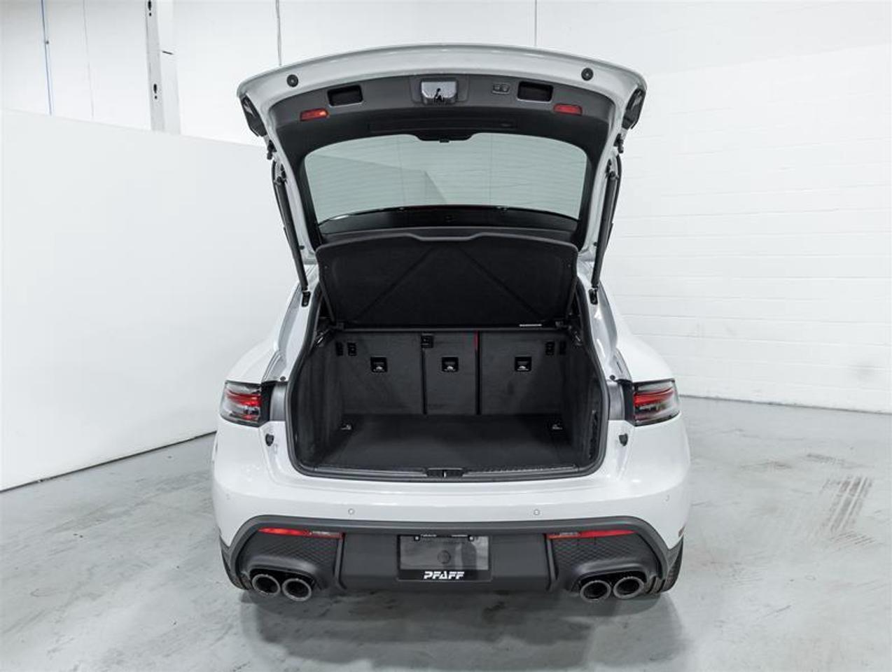 2026 Porsche Macan  Photo