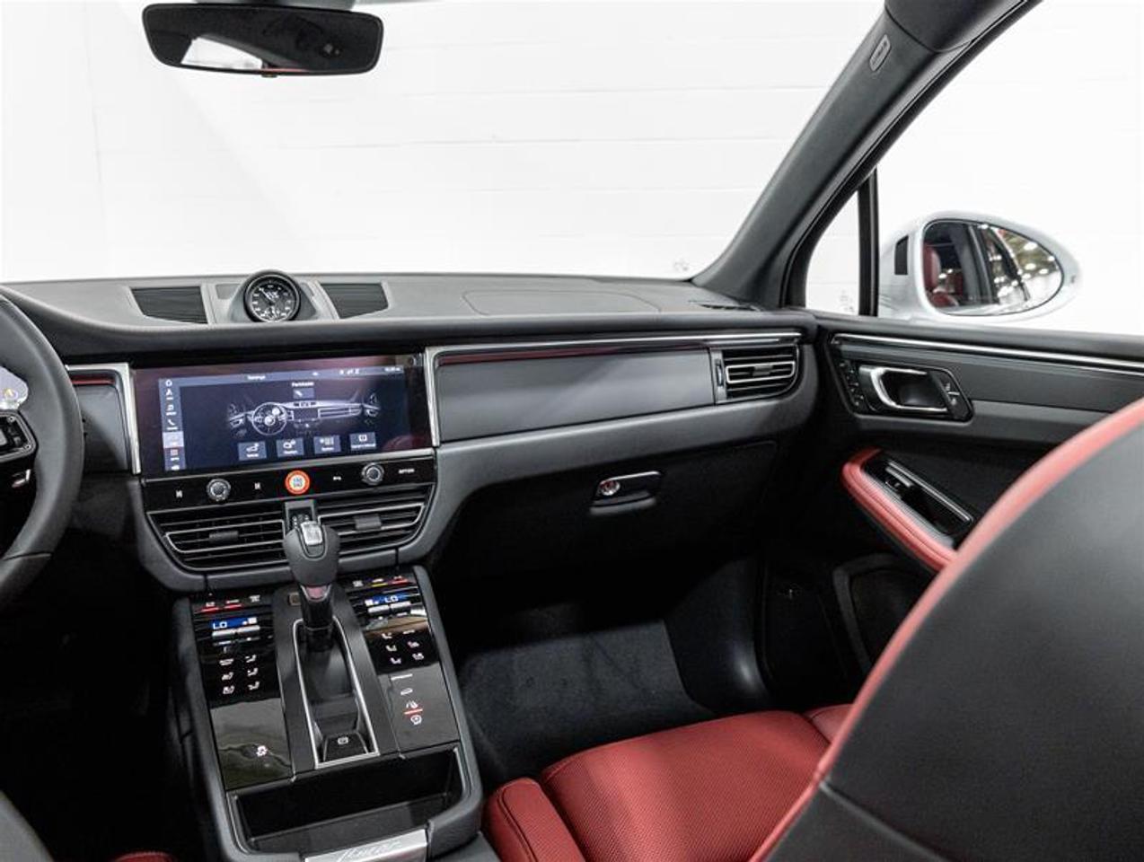 2026 Porsche Macan  Photo