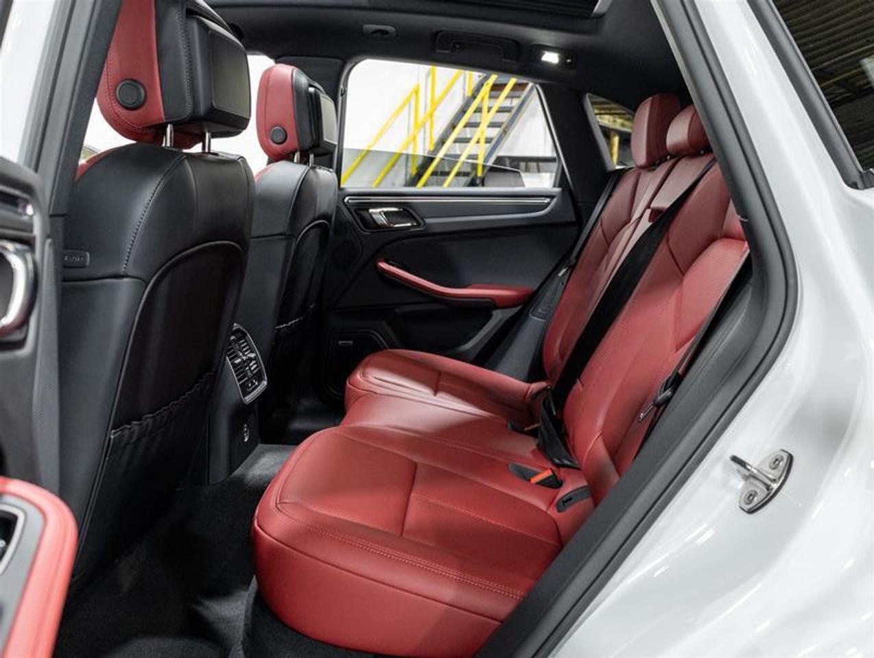 2026 Porsche Macan  Photo
