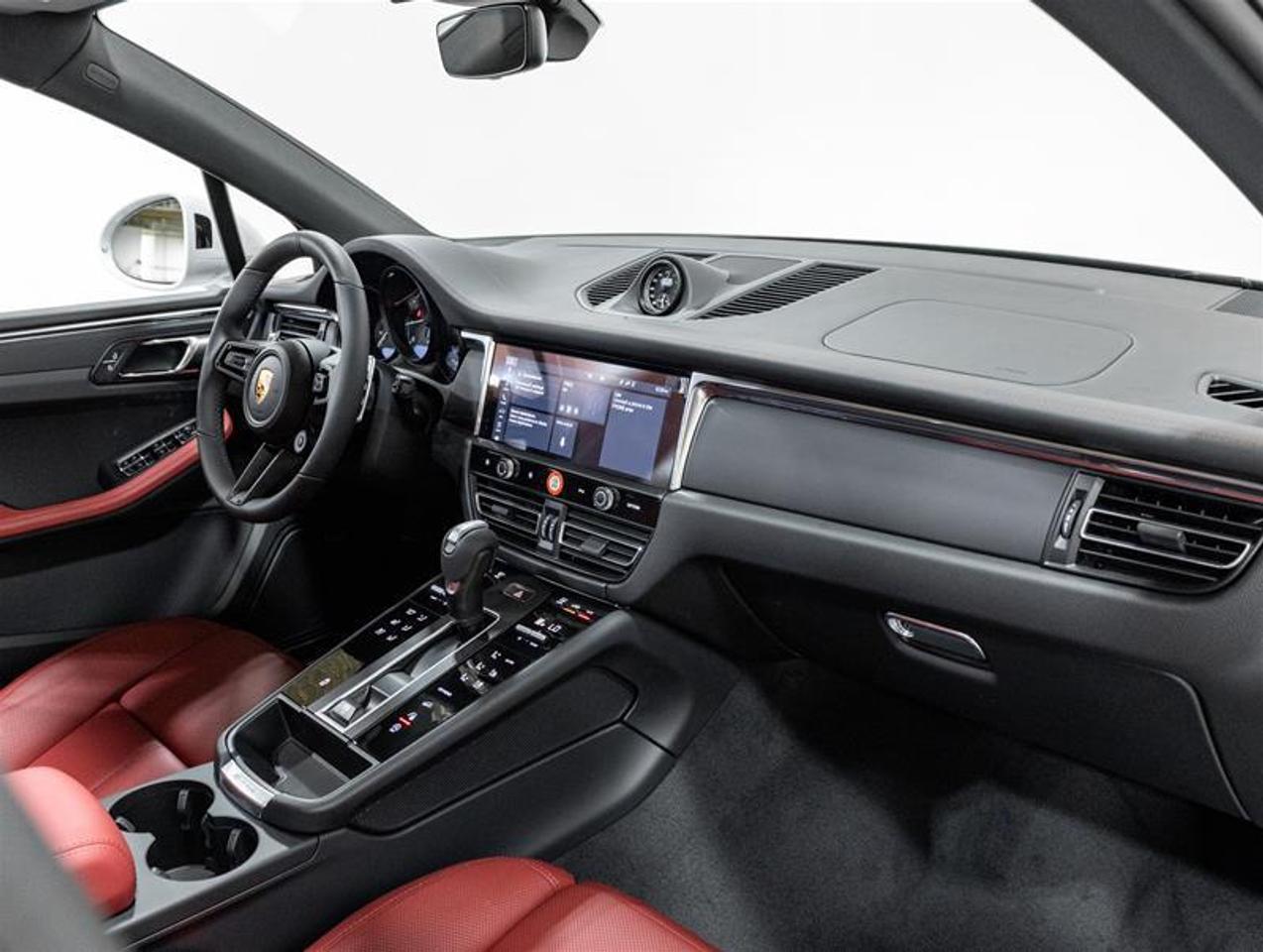 2026 Porsche Macan  Photo