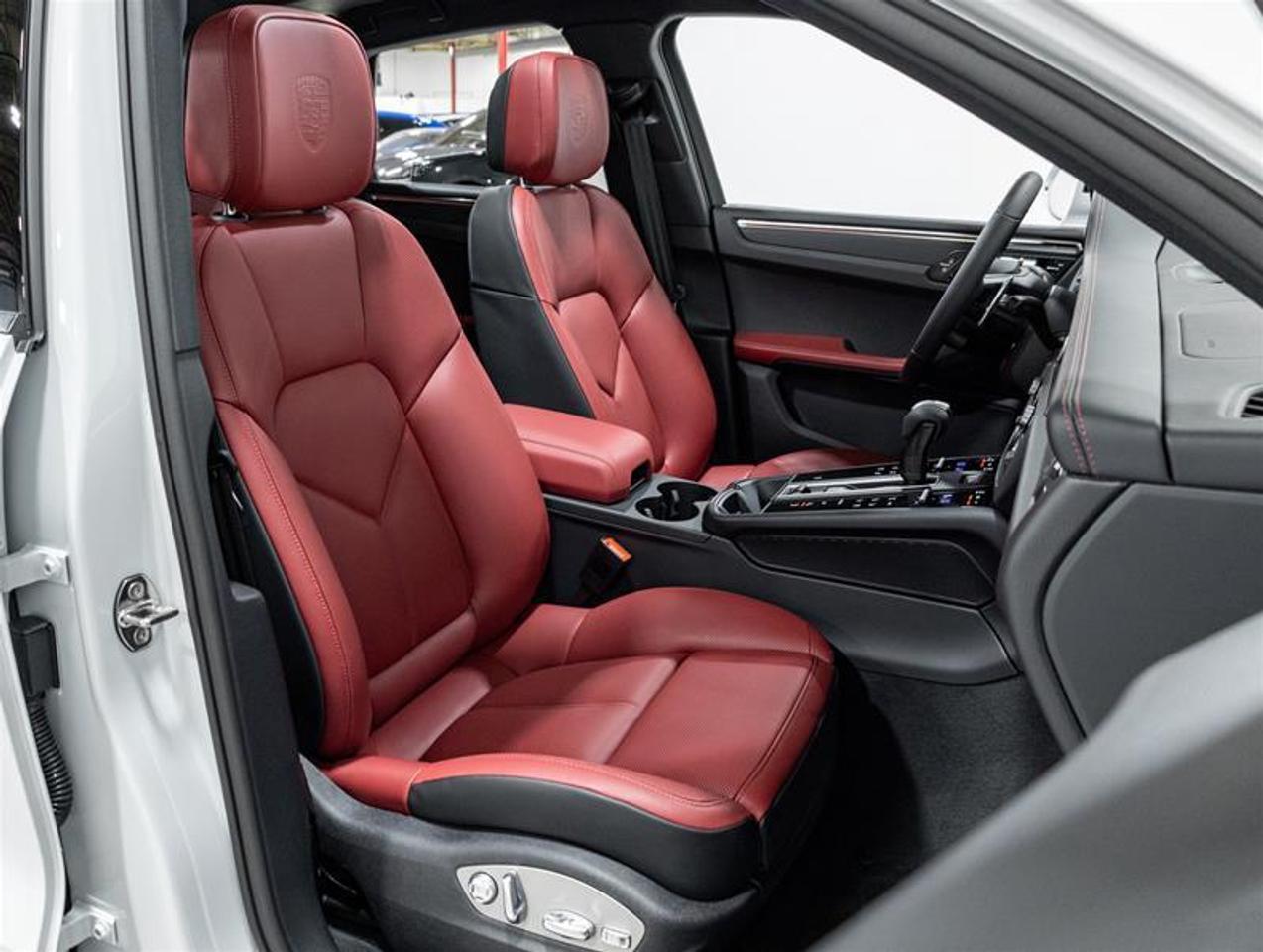 2026 Porsche Macan  Photo