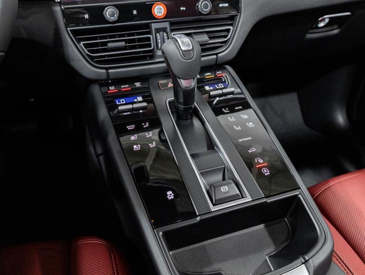2026 Porsche Macan  Photo