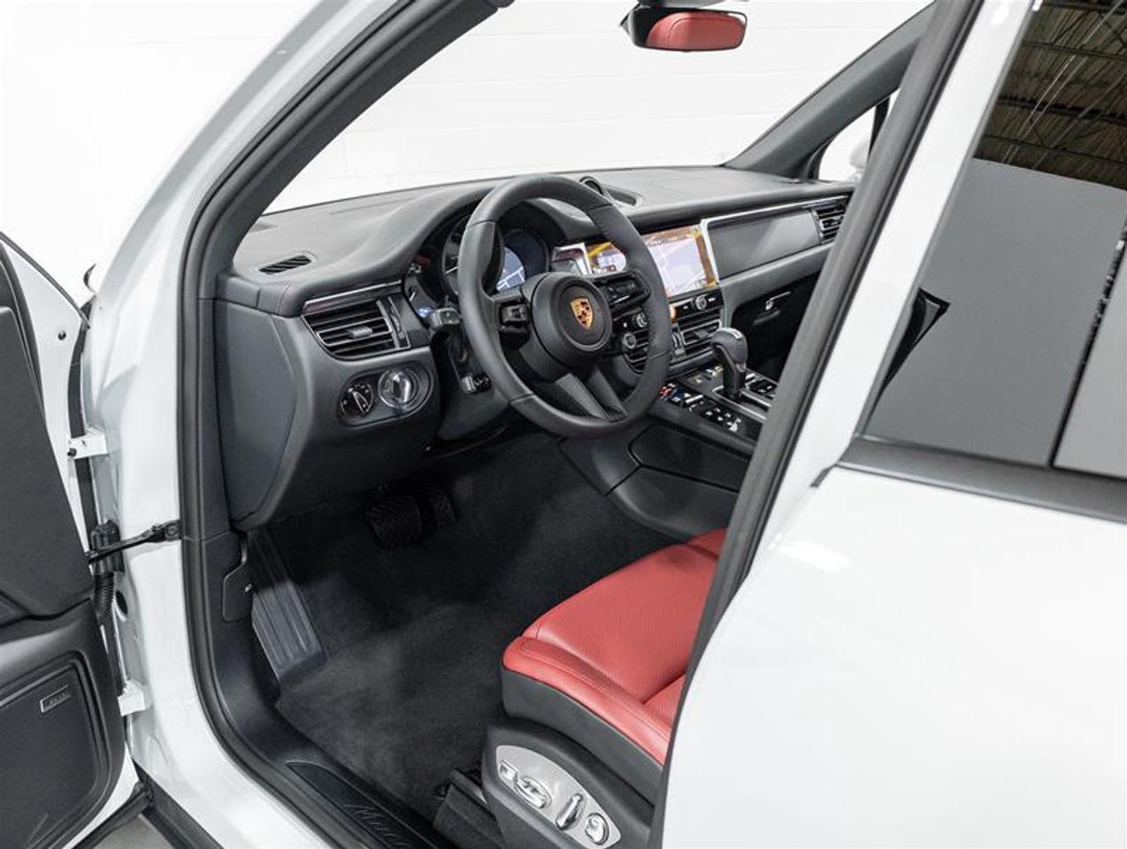 2026 Porsche Macan  Photo