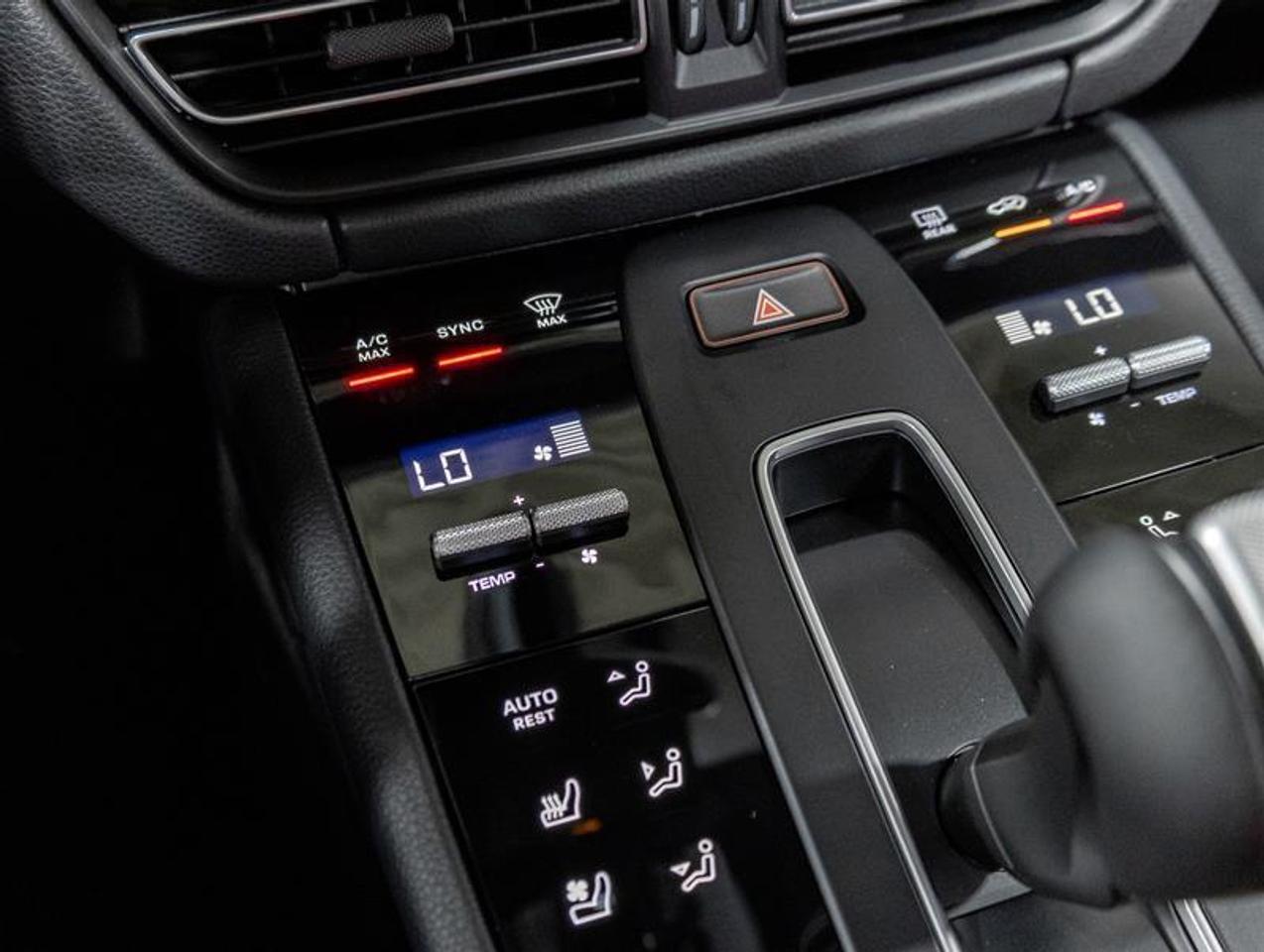 2026 Porsche Macan  Photo