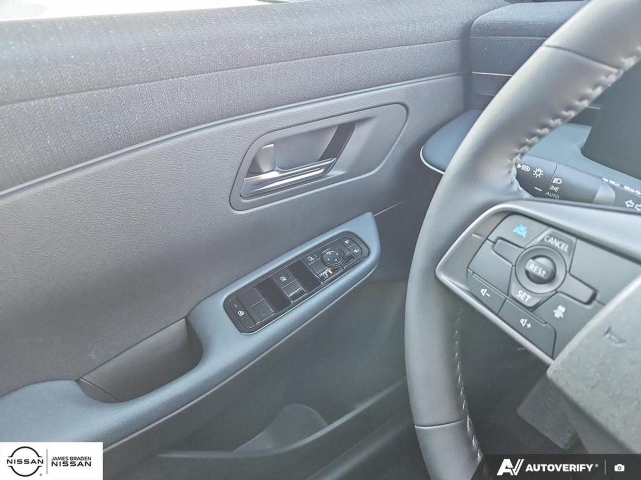 2027 Nissan Leaf S FWD Photo