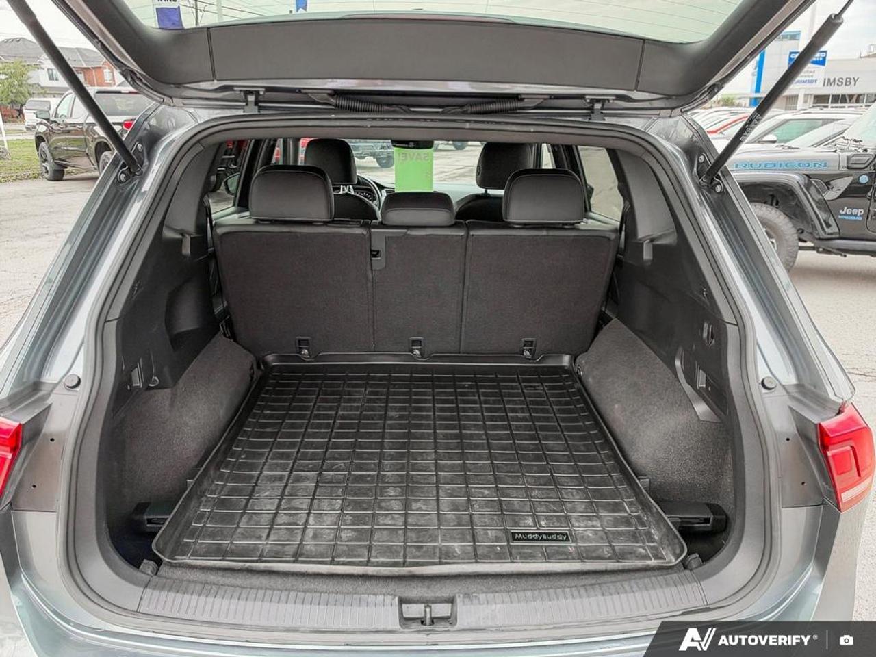 2023 Volkswagen Tiguan Comfortline R-Line Black 4dr All-Wheel Drive 4MOTION Photo