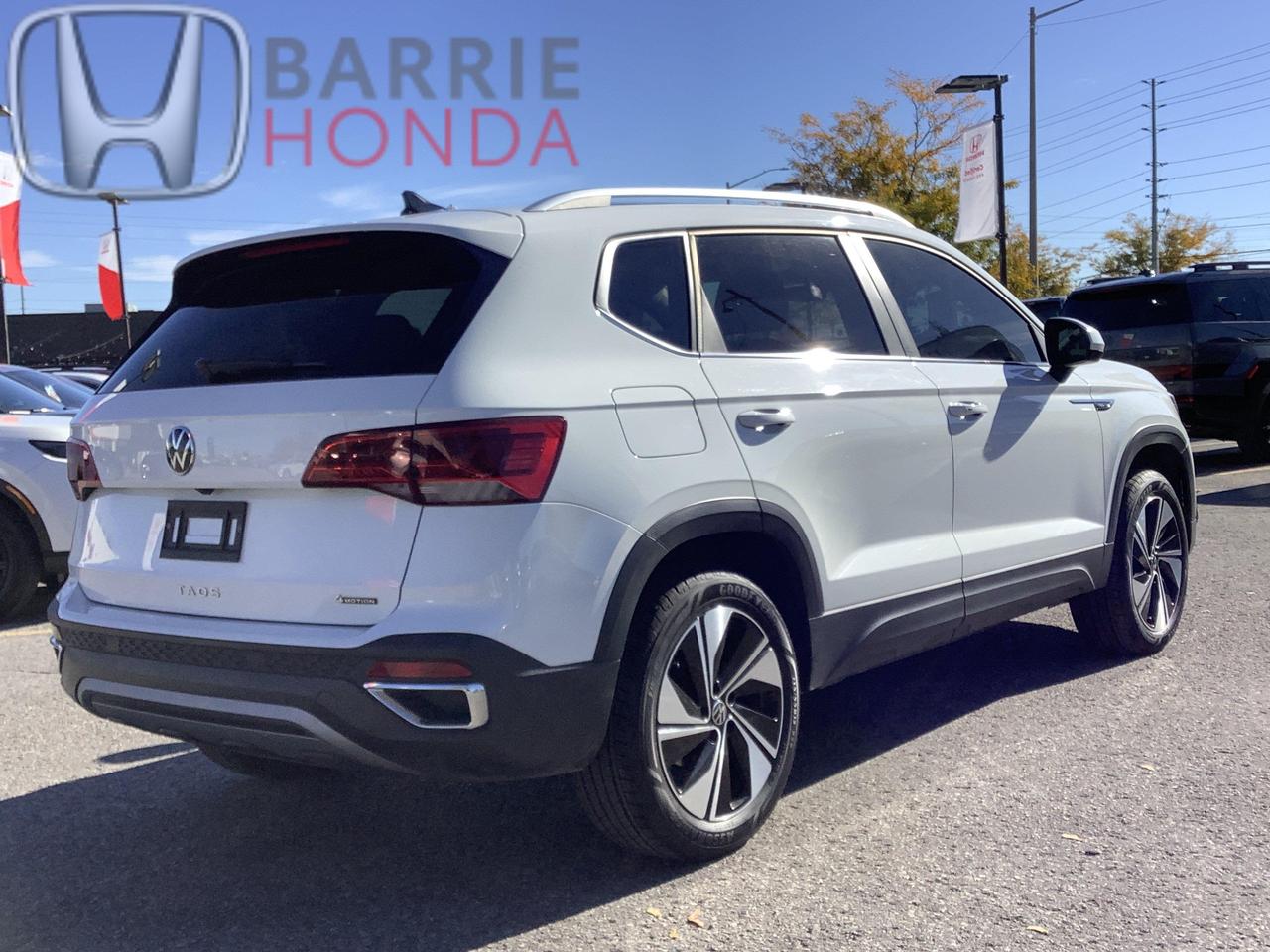 2023 Volkswagen Taos Comfortline 4dr All-Wheel Drive 4MOTION Photo