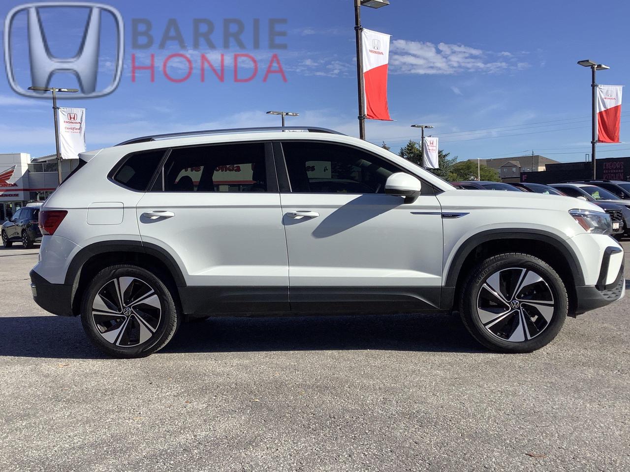 2023 Volkswagen Taos Comfortline 4dr All-Wheel Drive 4MOTION Photo