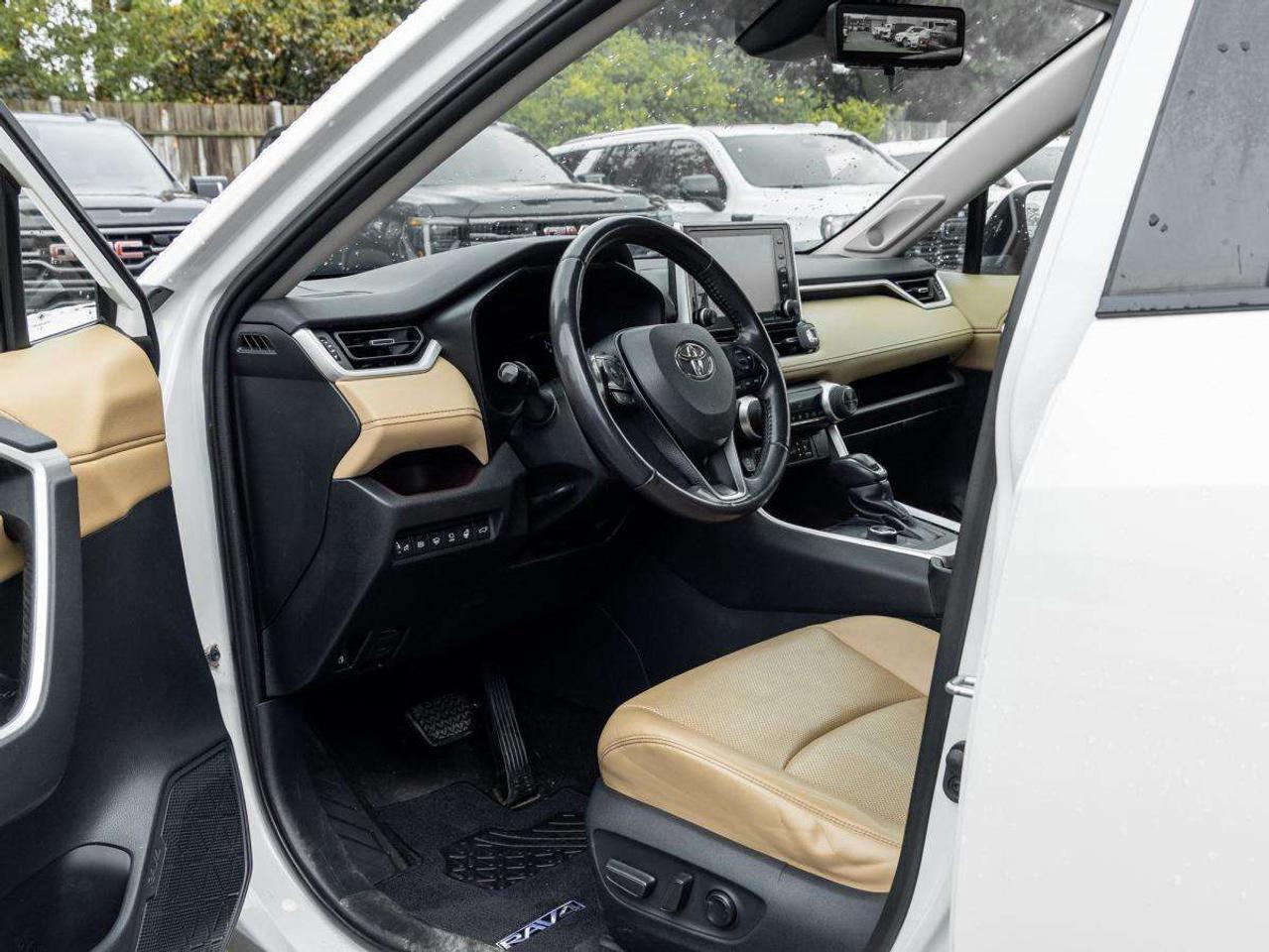 2019 Toyota RAV4 AWD Hybrid Limited Photo