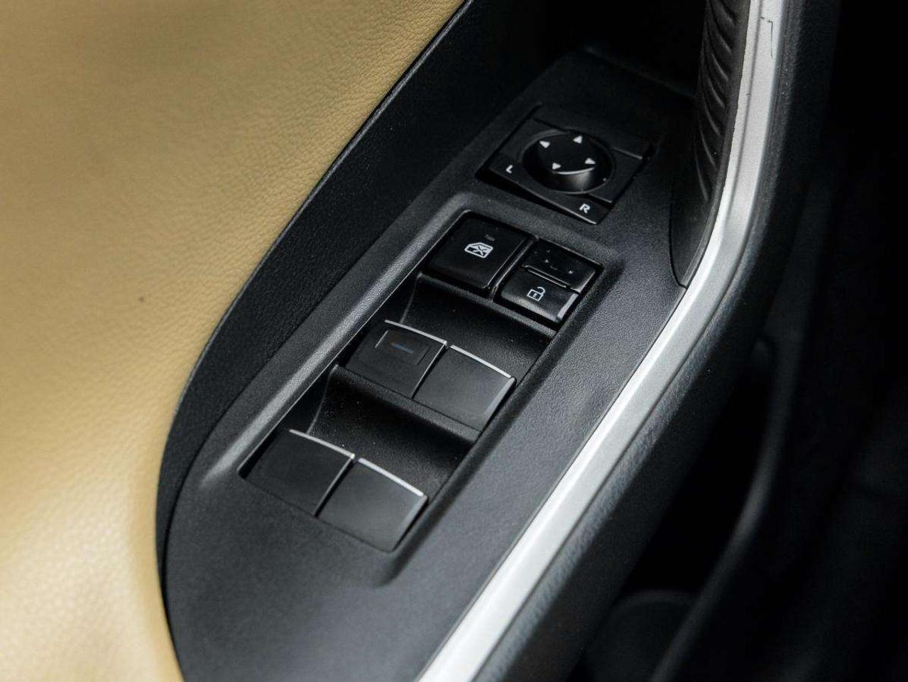 2019 Toyota RAV4 AWD Hybrid Limited Photo