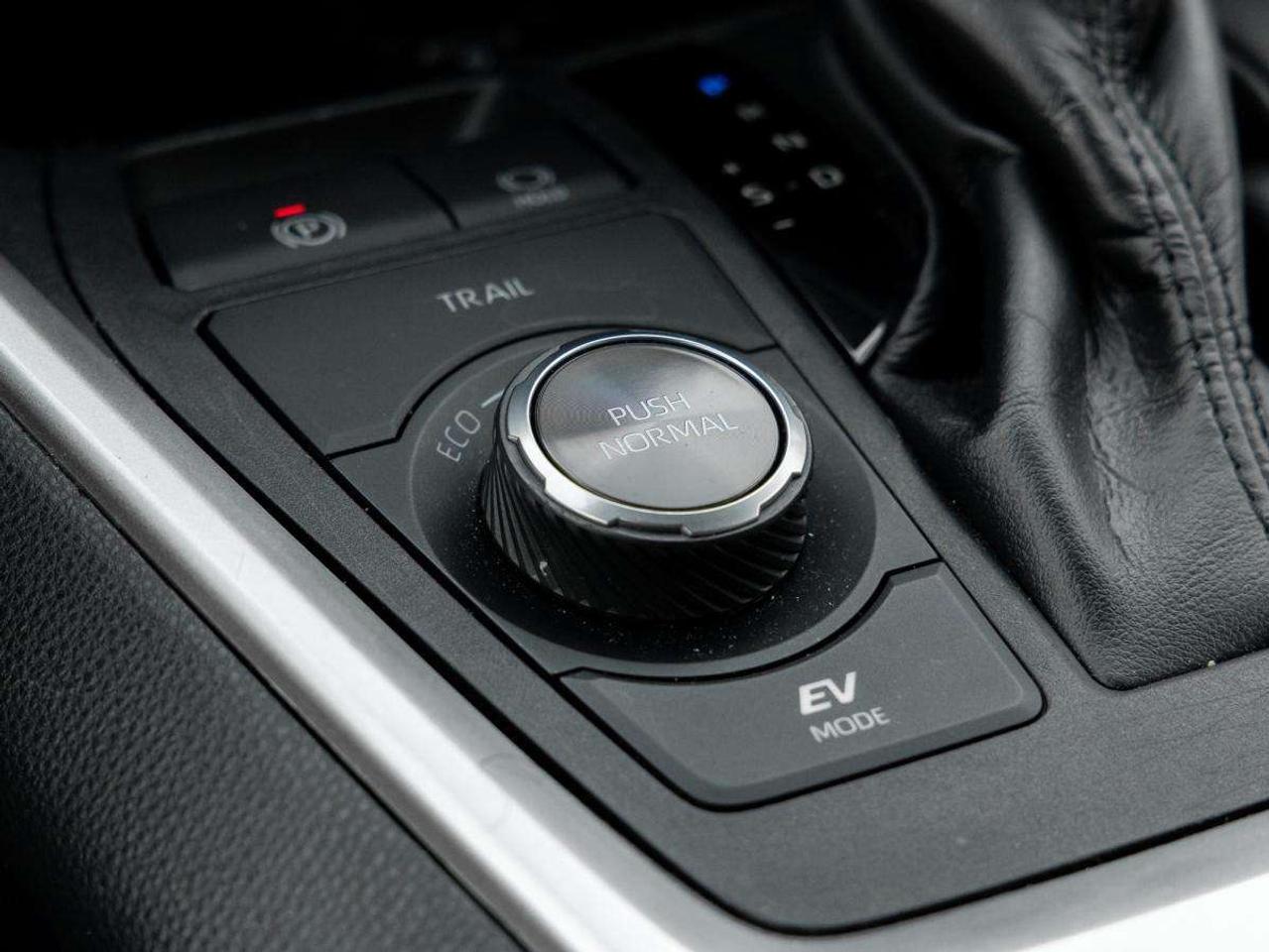 2019 Toyota RAV4 AWD Hybrid Limited Photo