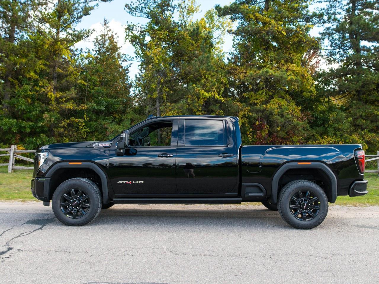 2026 GMC Sierra 3500HD 4WD Crew Cab Standard Box AT4 Photo5