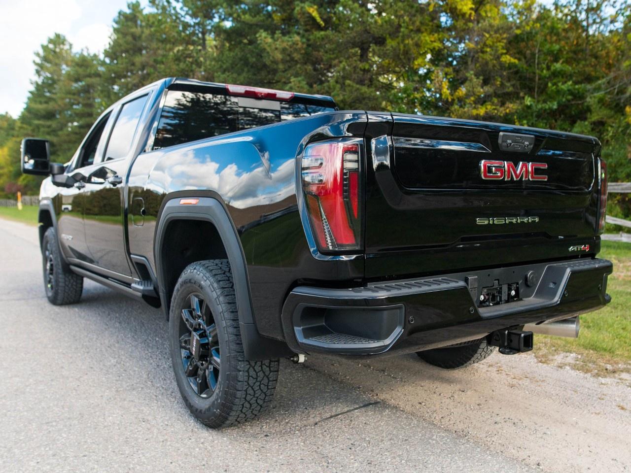 2026 GMC Sierra 3500HD 4WD Crew Cab Standard Box AT4 Photo