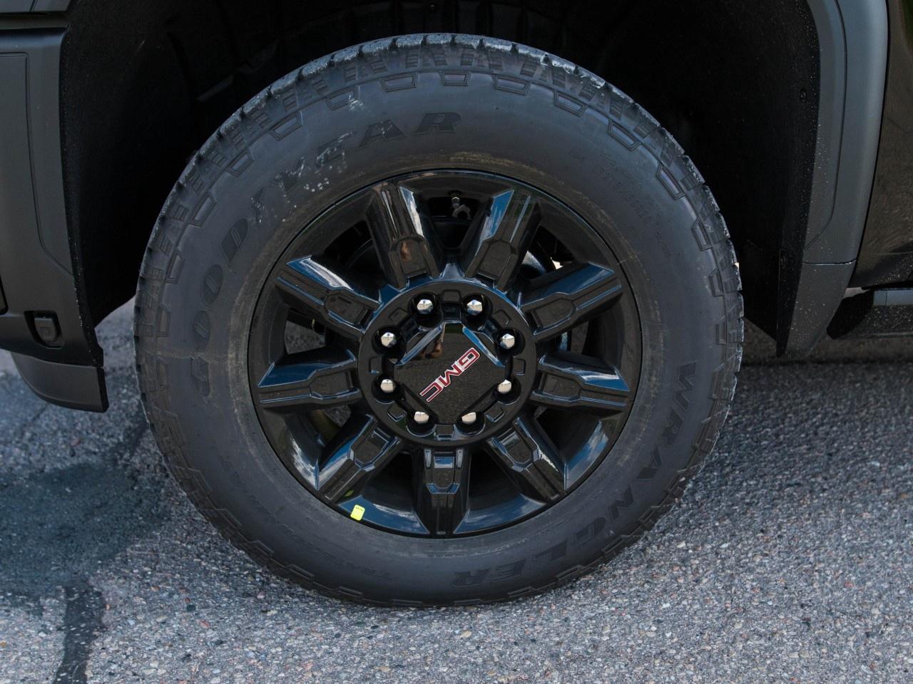 2026 GMC Sierra 3500HD 4WD Crew Cab Standard Box AT4 Photo