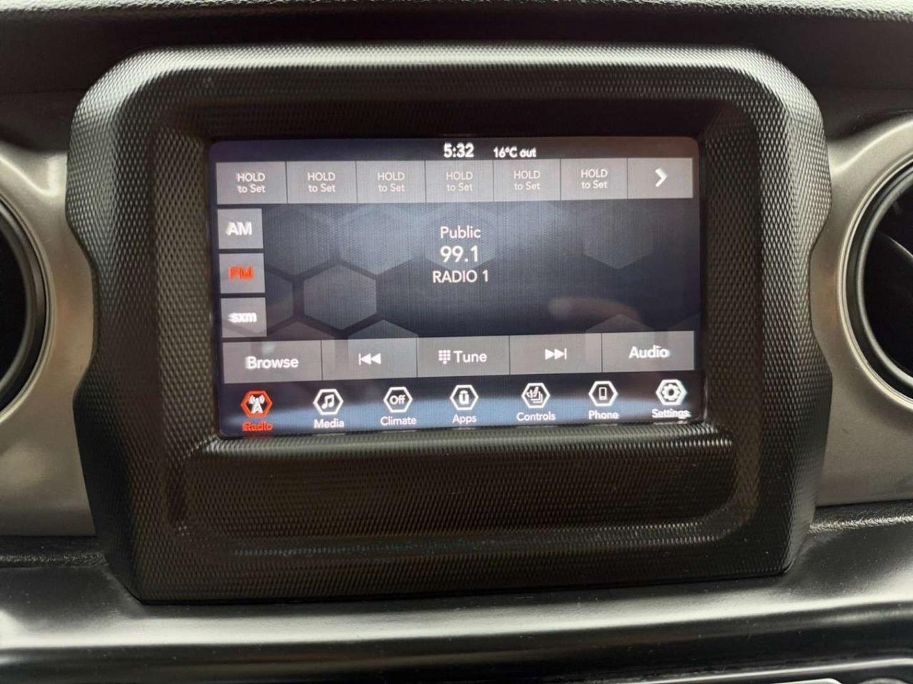 2021 Jeep Wrangler Sport S 4x4 * NO ACCIODENTS / CARPLAY / CAMERA / POWER OPTIONS Photo