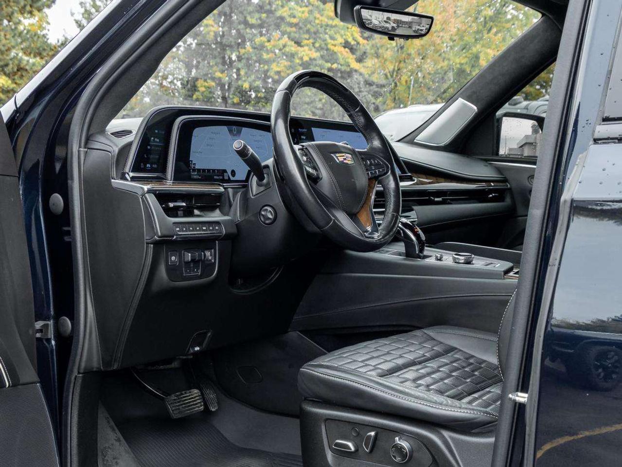 2023 Cadillac Escalade 4WD Sport Platinum Photo