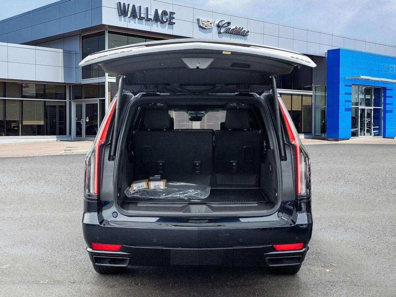 2023 Cadillac Escalade 4WD Sport Platinum Photo