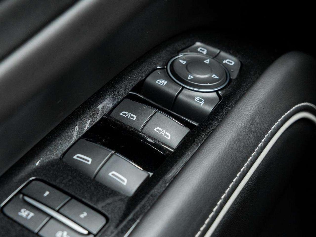 2023 Cadillac Escalade 4WD Sport Platinum Photo