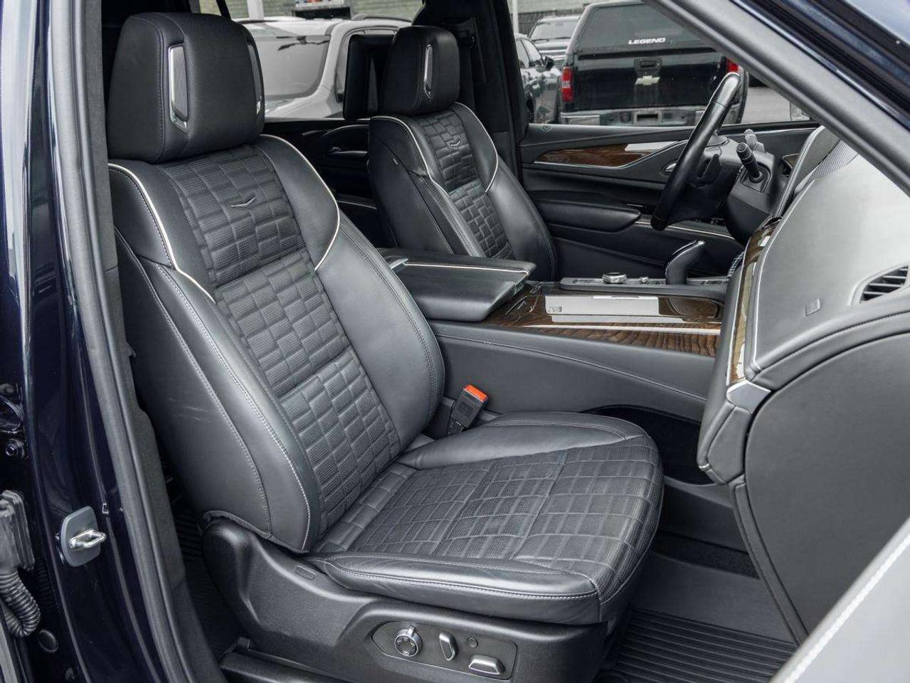 2023 Cadillac Escalade 4WD Sport Platinum Photo