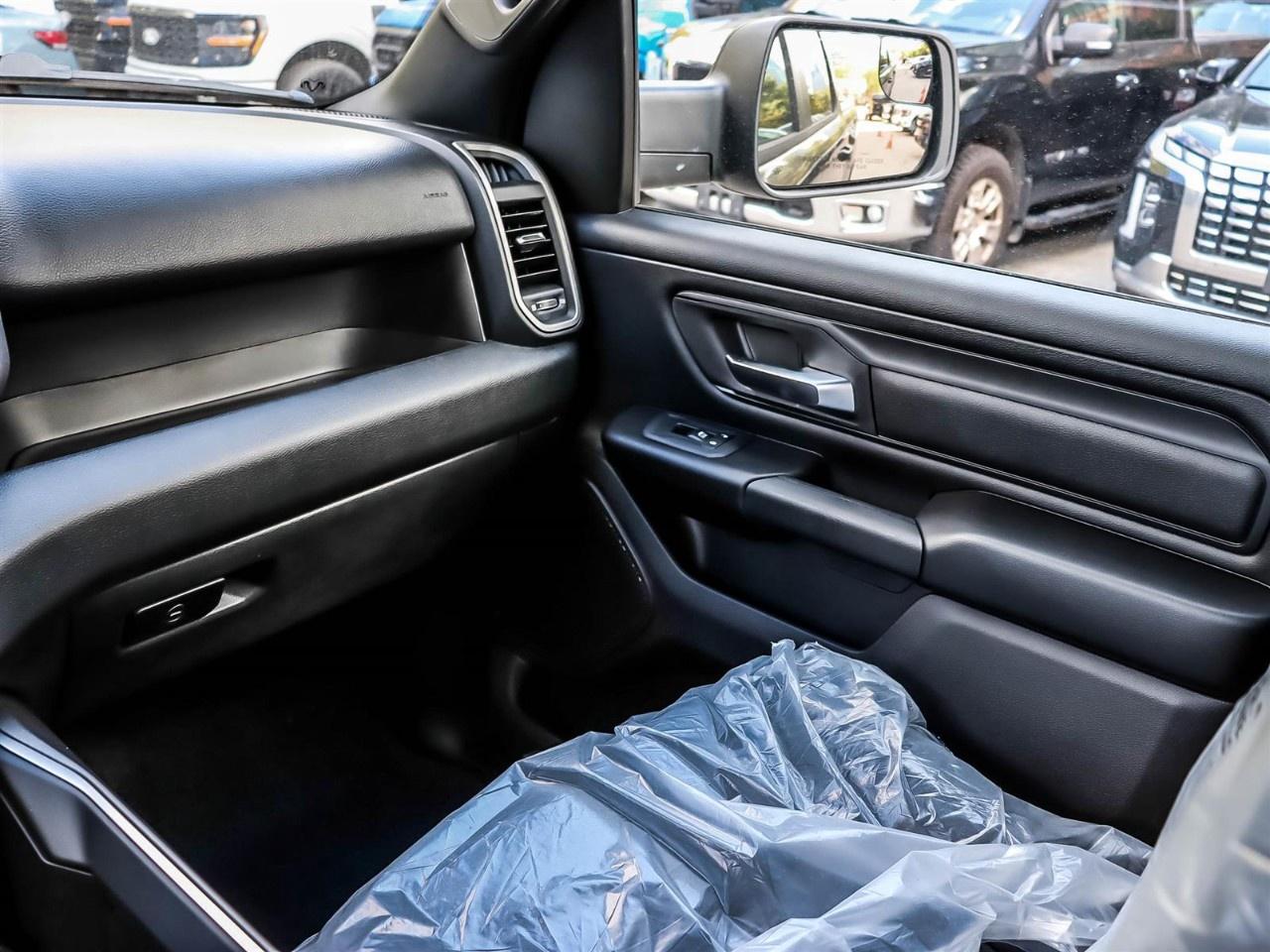 2027 RAM 1500 Express 4x4 Crew Cab 5'7" Box Photo
