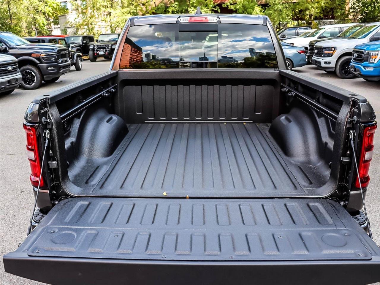 2027 RAM 1500 Express 4x4 Crew Cab 5'7" Box Photo