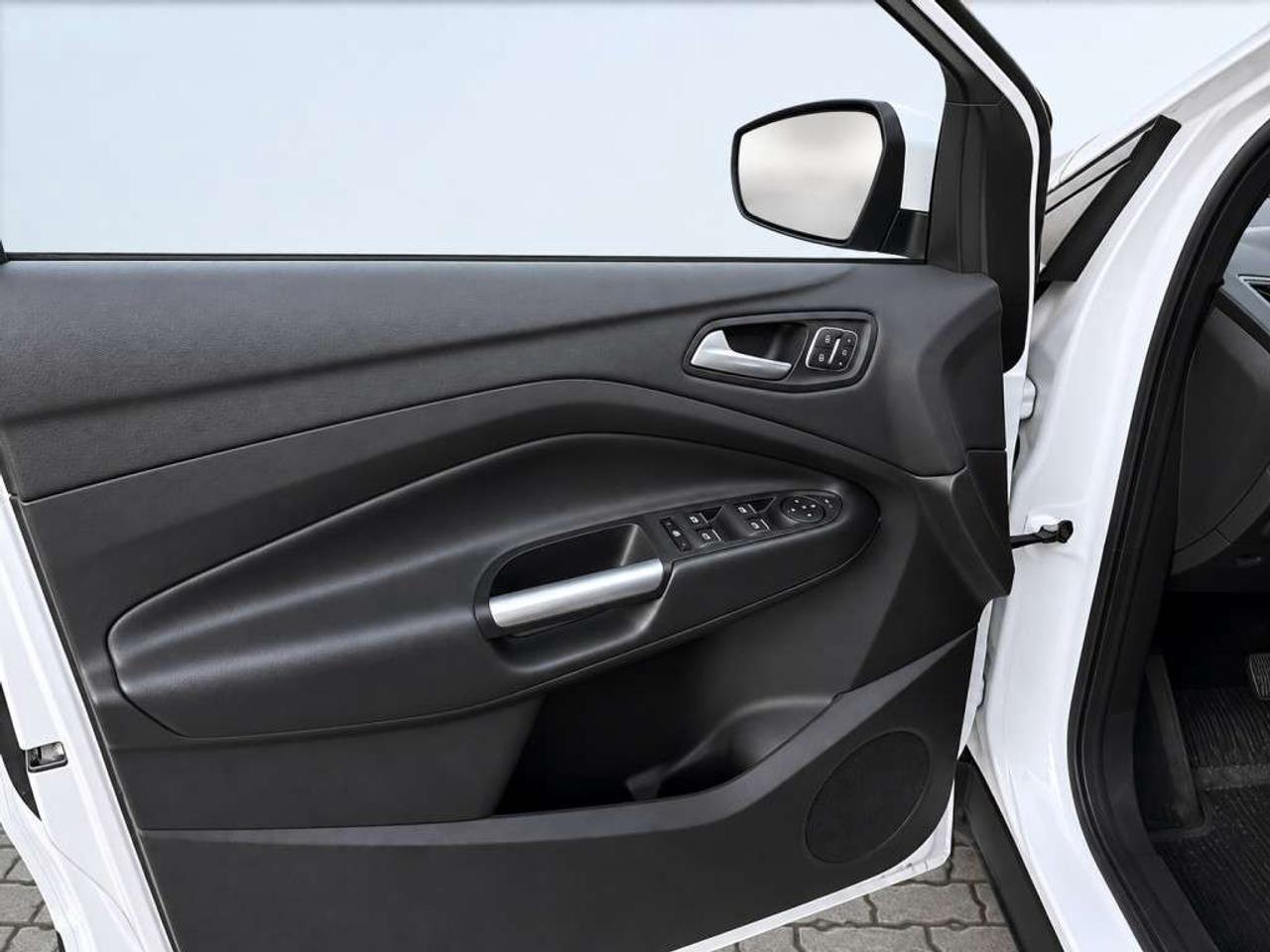 2019 Ford Escape TITANIUM AWD  Sony Premium Sound   Leather   8-in SYNC3 Touchscreen with Voice-Activated Navigation   Apple Carplay/Andro Photo