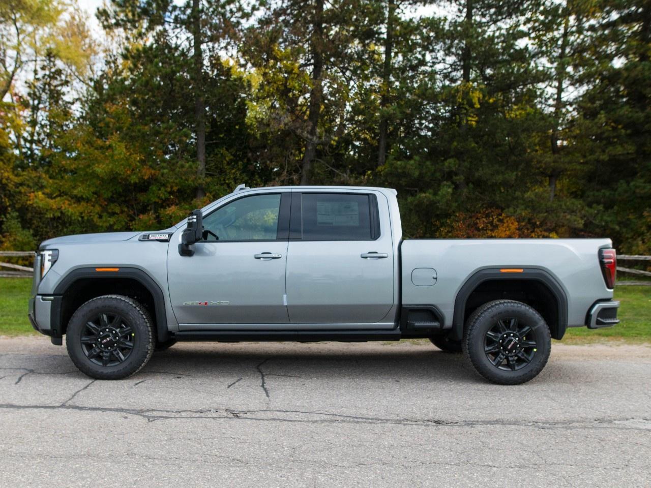 2026 GMC SIERRA 2500HD Crew Cab Standard Box 4-Wheel Drive AT4 Photo1