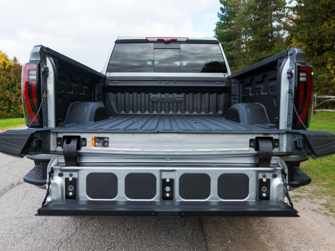 2026 GMC SIERRA 2500HD Crew Cab Standard Box 4-Wheel Drive AT4 Photo