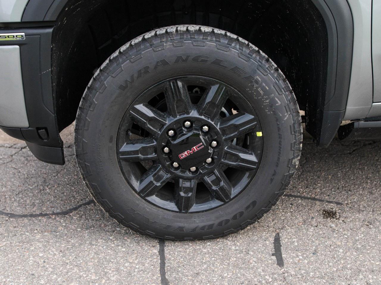 2026 GMC SIERRA 2500HD Crew Cab Standard Box 4-Wheel Drive AT4 Photo