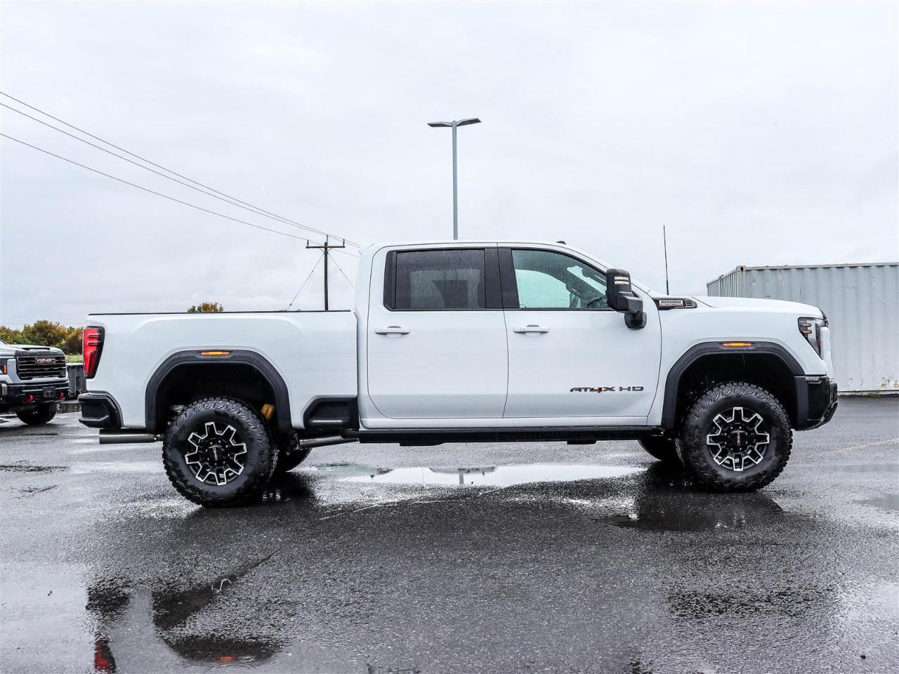 2026 GMC SIERRA 2500HD Crew Cab Standard Box 4-Wheel Drive AT4X Photo
