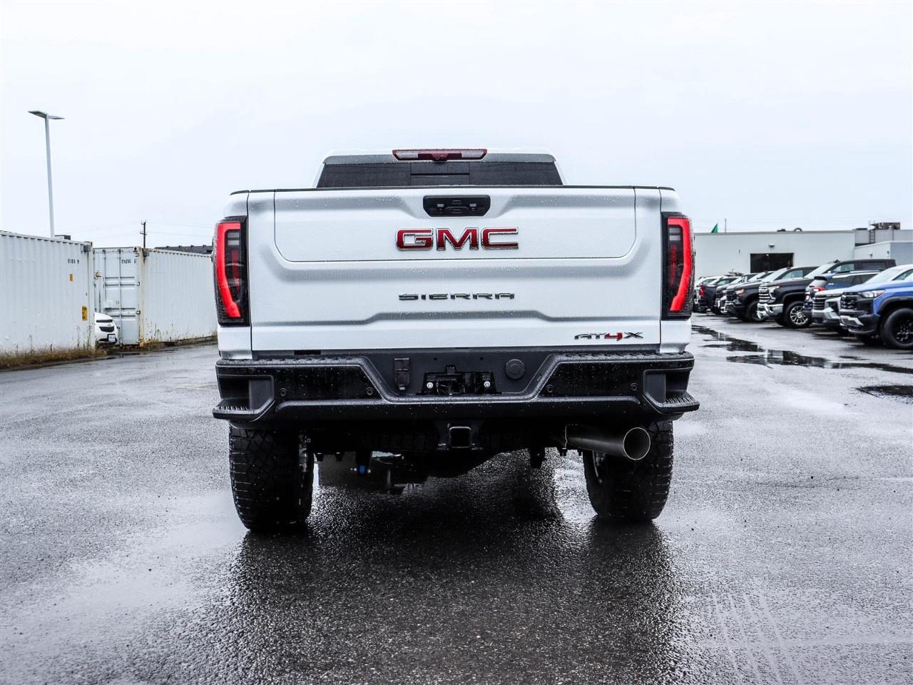 2026 GMC SIERRA 2500HD Crew Cab Standard Box 4-Wheel Drive AT4X Photo3