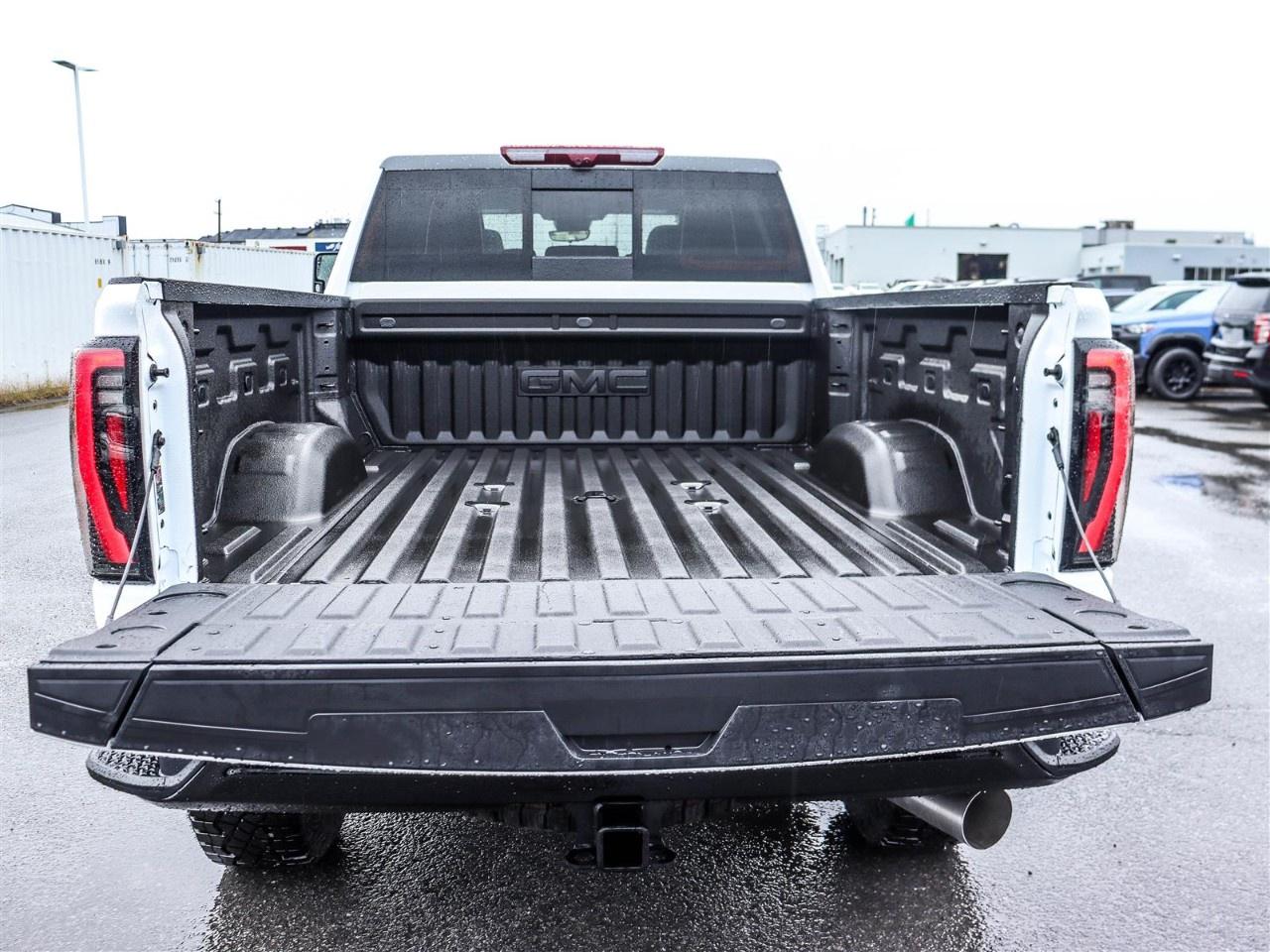 2026 GMC SIERRA 2500HD Crew Cab Standard Box 4-Wheel Drive AT4X Photo