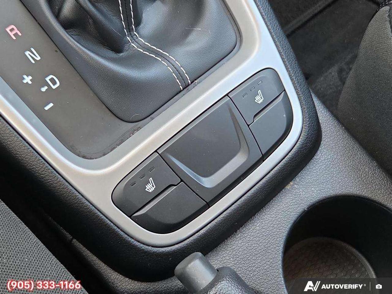 2022 Hyundai Venue Essential w/Two-Tone Apple CarPlay & Android Auto • Heated Front Seats • Keyless Entry • Backup Camera Photo