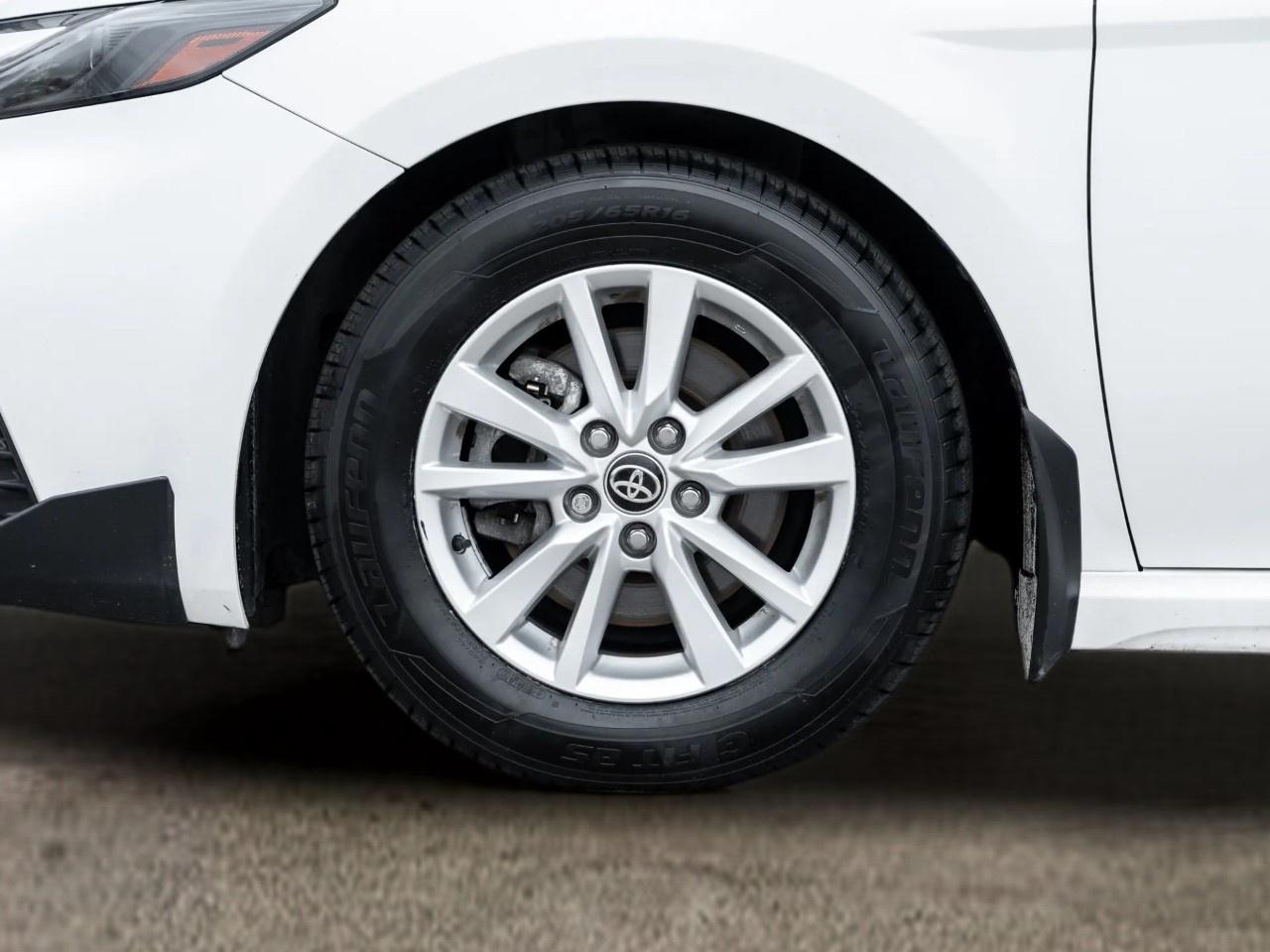 2025 Toyota Camry SE CVT Photo