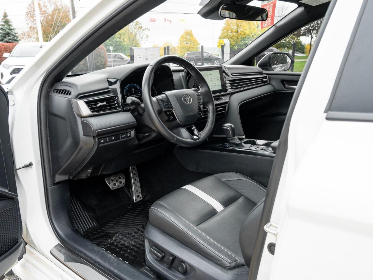 2025 Toyota Camry SE CVT Photo