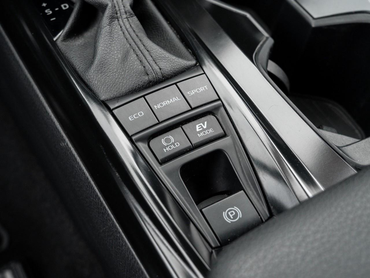 2025 Toyota Camry SE CVT Photo