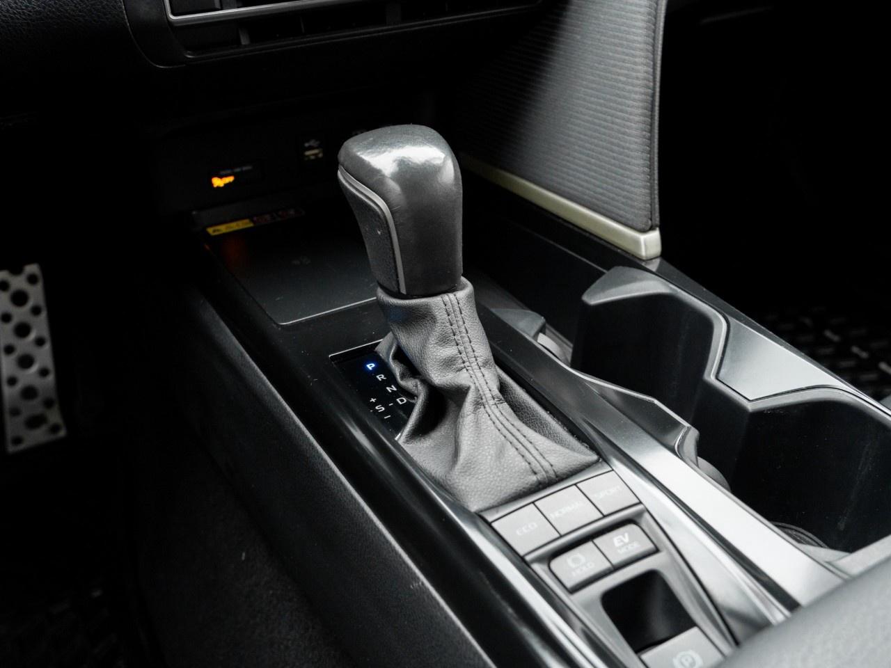 2025 Toyota Camry SE CVT Photo