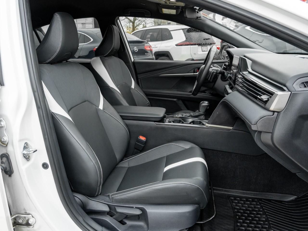 2025 Toyota Camry SE CVT Photo