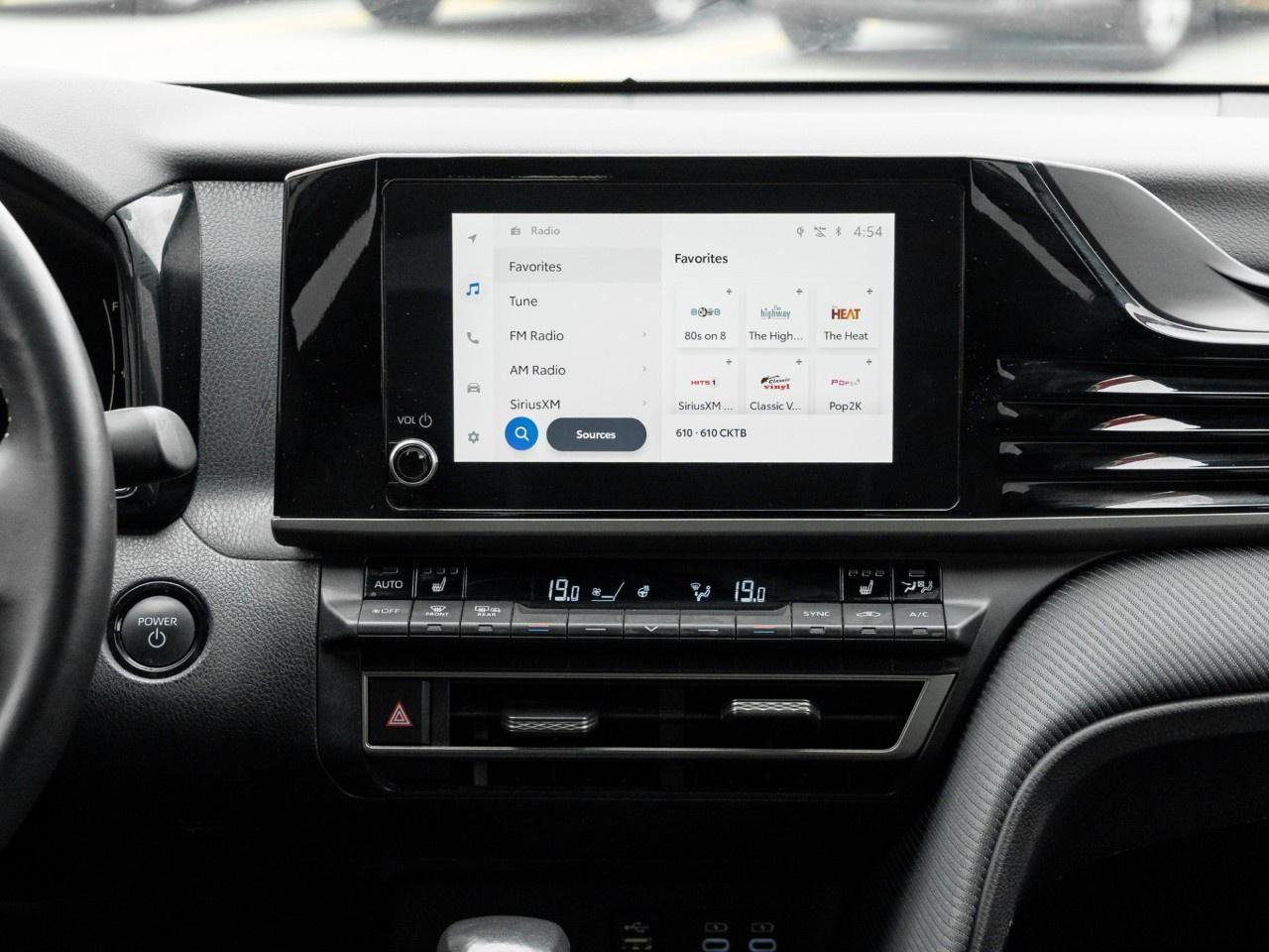 2025 Toyota Camry SE CVT Photo