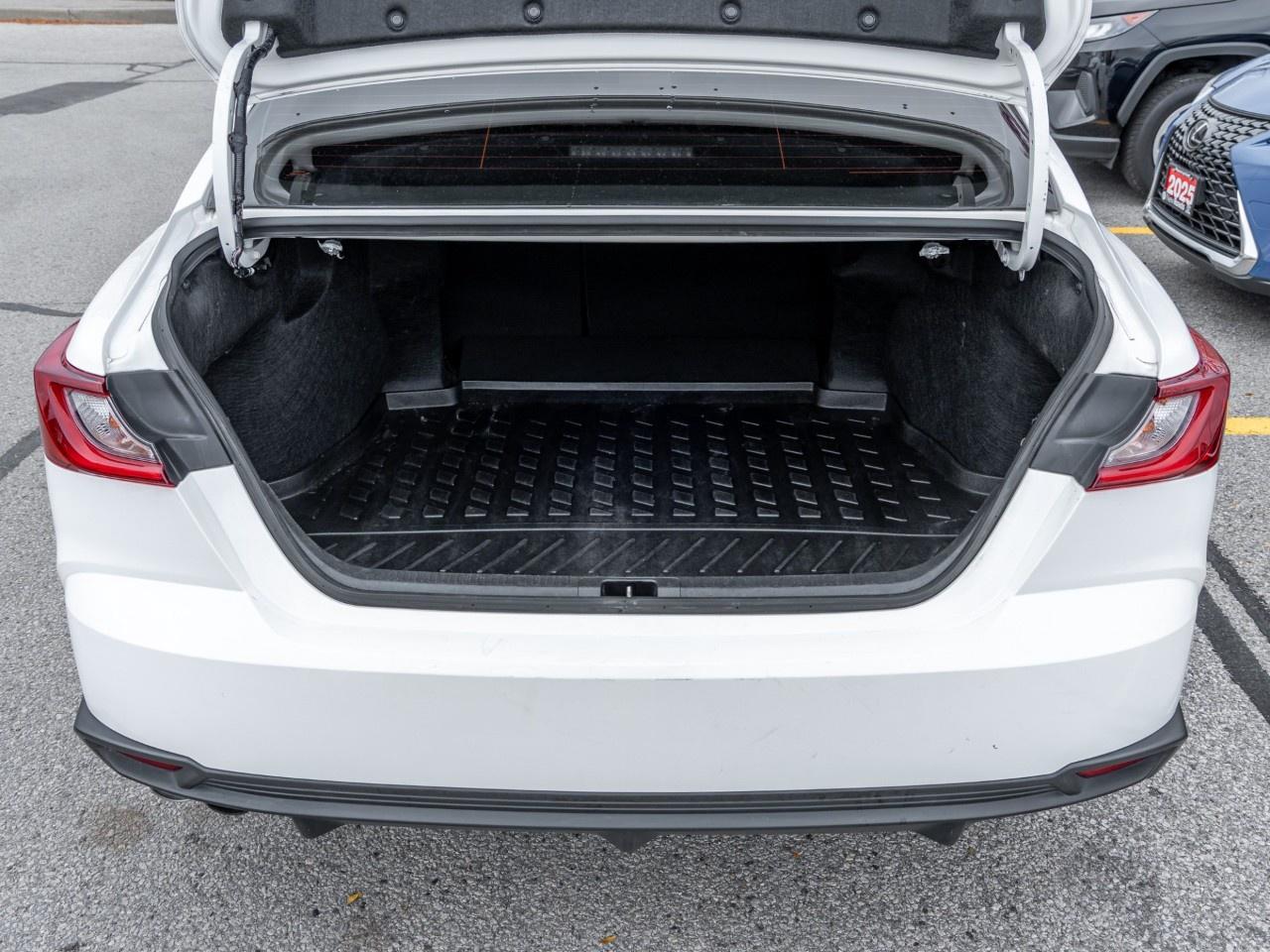2025 Toyota Camry SE CVT Photo