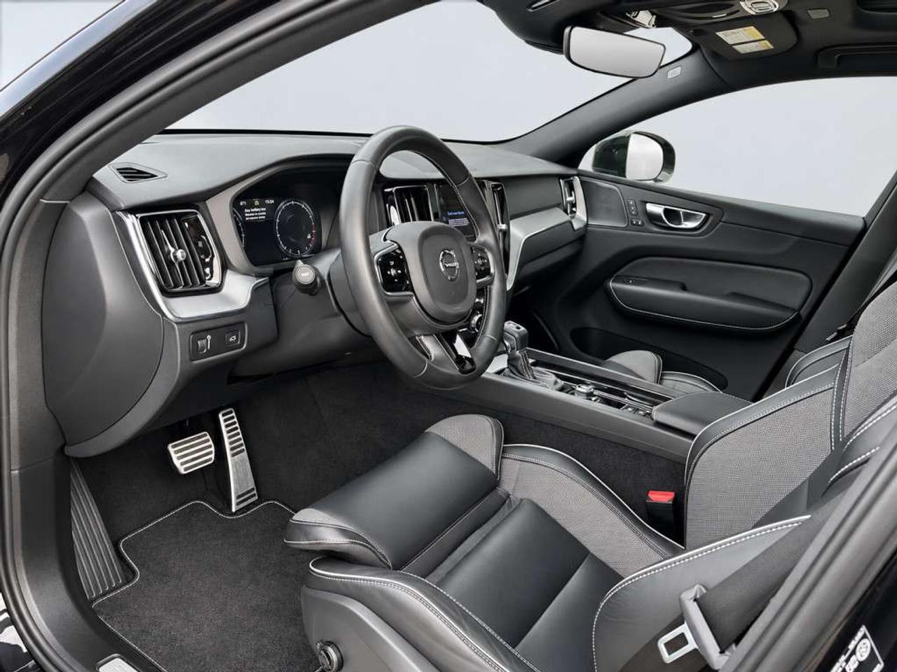 2021 Volvo XC60 T6 R-DESIGN AWD   Leather   Panoramic Sunroof   NAVI   Heated Seats   CarPlay   Backup Cam Photo